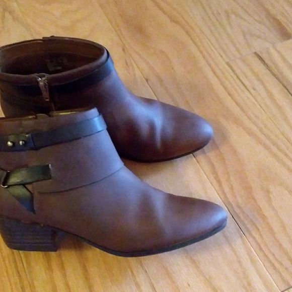 clarks cushion soft ankle boots